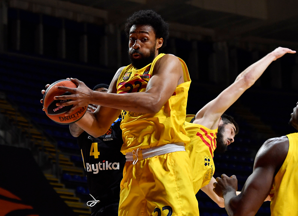 九游官方入口关于今晚突围战来临，巴塞罗那围绕欧篮联调整名单，管理层满意，更衣室氛围转暖的信息