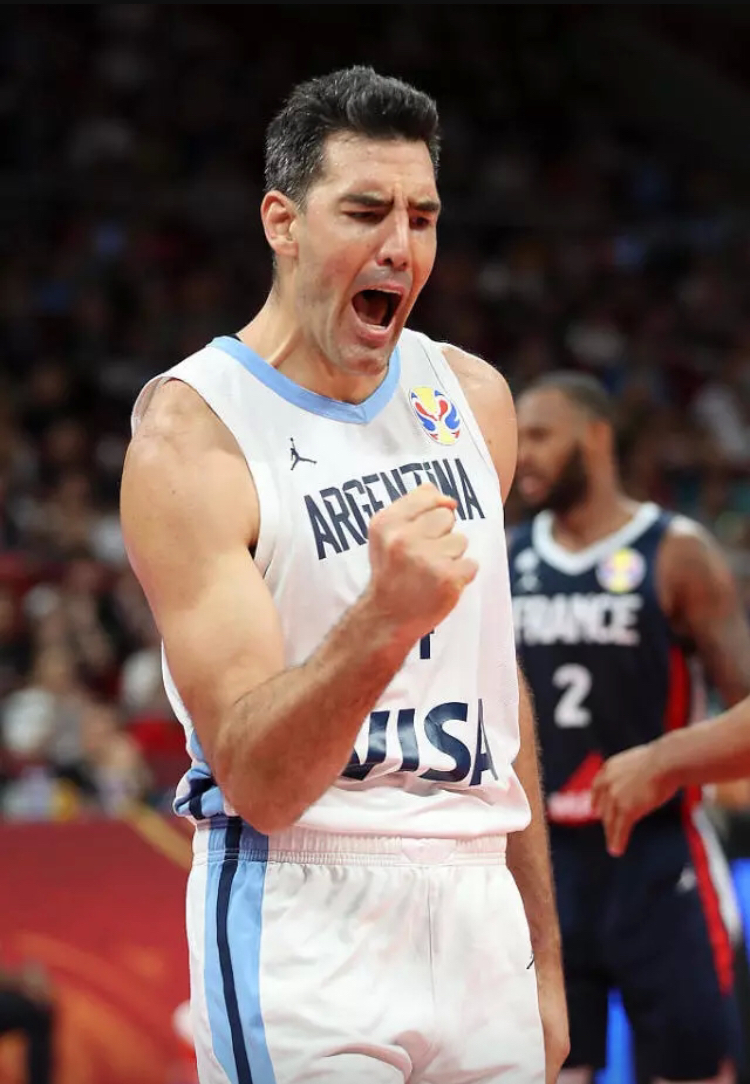 武汉三镇训练开放日，赛前强势反弹引欢呼，欧篮联在即，阵容厚度经受考验的简单介绍